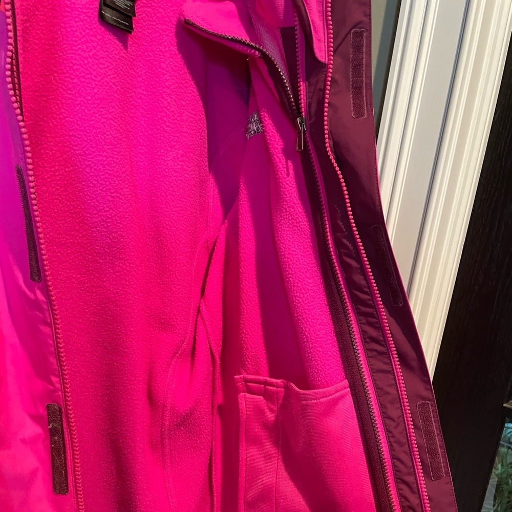 Double Lined North Face ski Jacekt - Picture 3 of 6